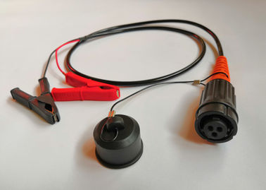 Cable de transmisión de batería con el conector y el conector correspondiente del panel.