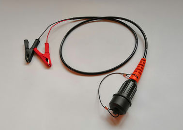 Cable de transmisión de batería con el conector y el conector correspondiente del panel.